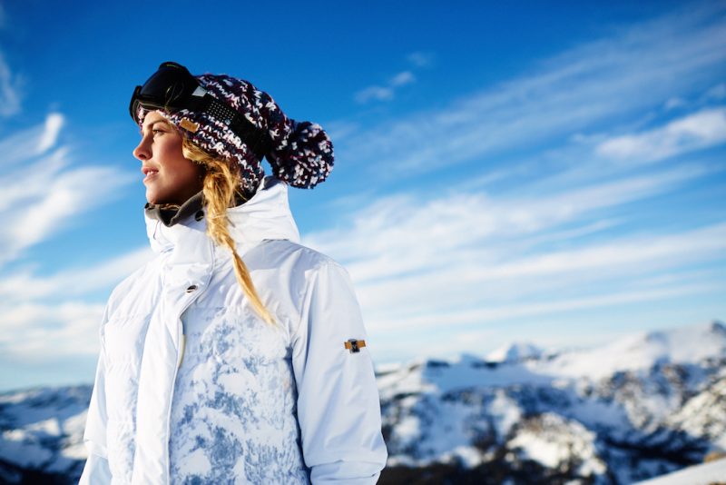 6 coiffures de skieuses à adopter quand il fait froid
