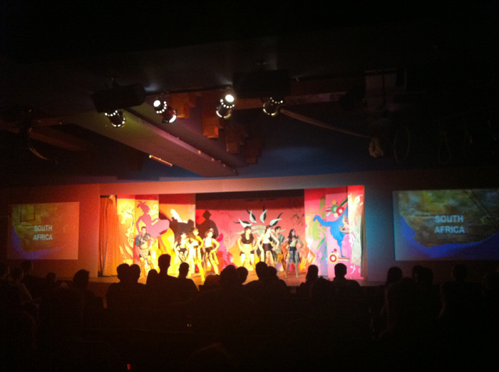club-med-cancun-spectacle