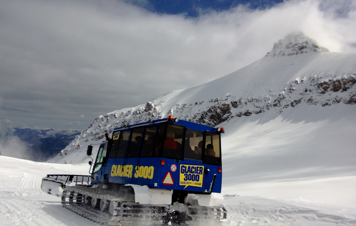 snow-bus-glacier-diablerets