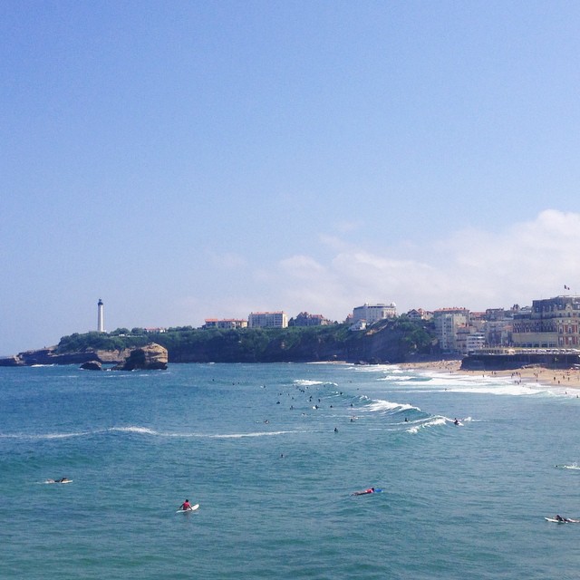 biarritz-surfeurs-grande-plage